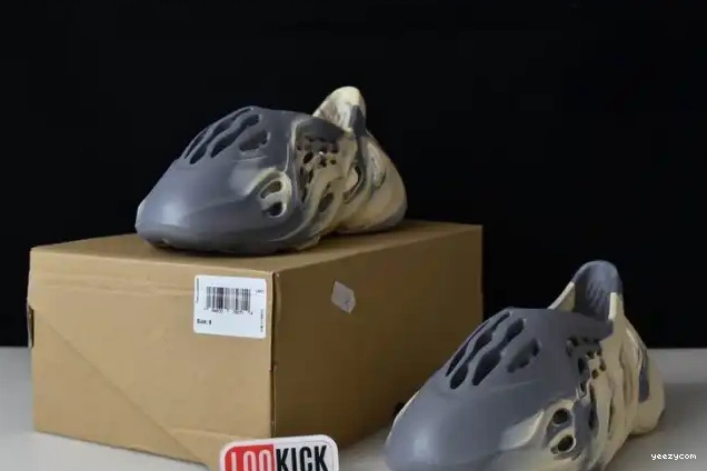 RNNR Adidas Foam Yeezy GV7904 Gray Moon MXT 0629